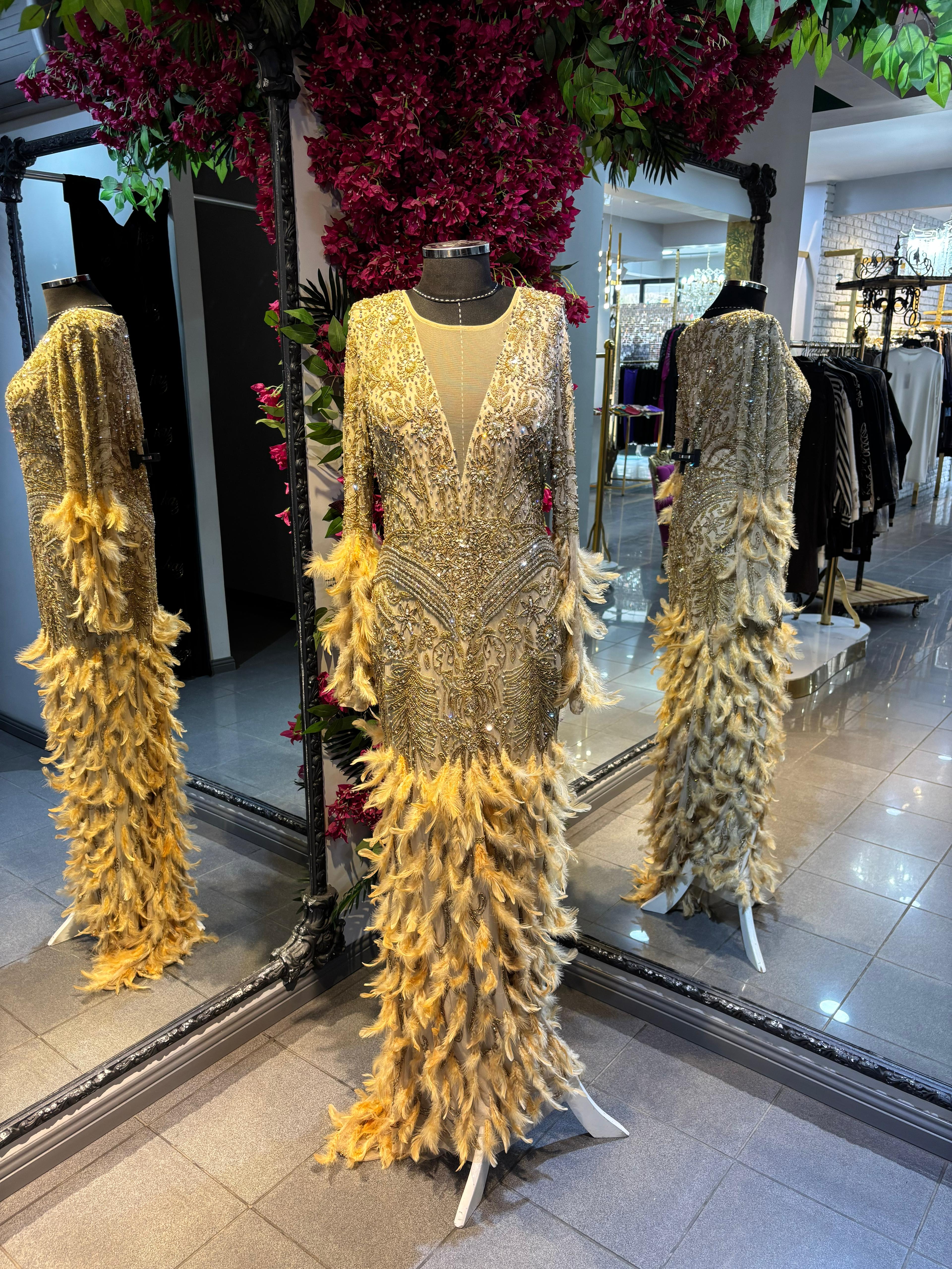 İthal El İşlemeli Taş ve Tüy Detaylı Gold Abiye Elbise